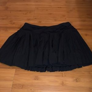 Lululemon black pleated skirt